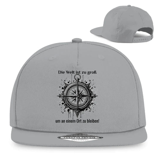 Die Welt ist zu groß, um an einem Ort zu bleiben! - Snapback Rapper Cap - Campingfamilie.de