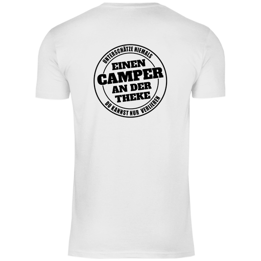 Unterschätze niemals einen Camper an der Theke - Backprint Männer Shirt - Campingfamilie.de
