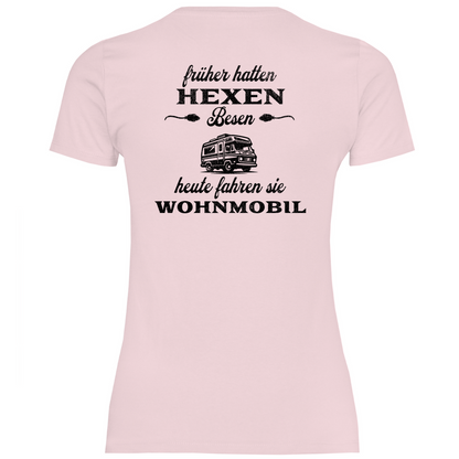 Früher hatten Hexen Besen. Heute fahren sie Wohnmobil - Backprint Frauen Shirt