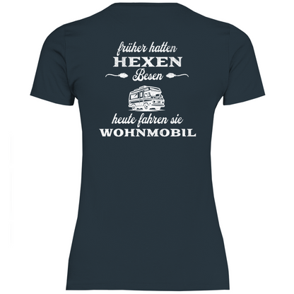 Früher hatten Hexen Besen. Heute fahren sie Wohnmobil - Backprint Frauen Shirt