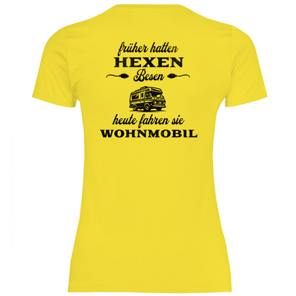 Früher hatten Hexen Besen. Heute fahren sie Wohnmobil - Backprint Frauen Shirt