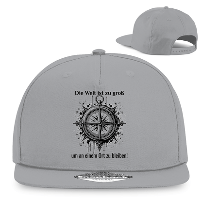 Die Welt ist zu groß, um an einem Ort zu bleiben! - Snapback Rapper Cap - Campingfamilie.de