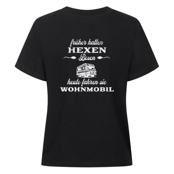 Früher hatten Hexen Besen. Heute fahren sie Wohnmobil - Backprint Shirt für Camperinnen