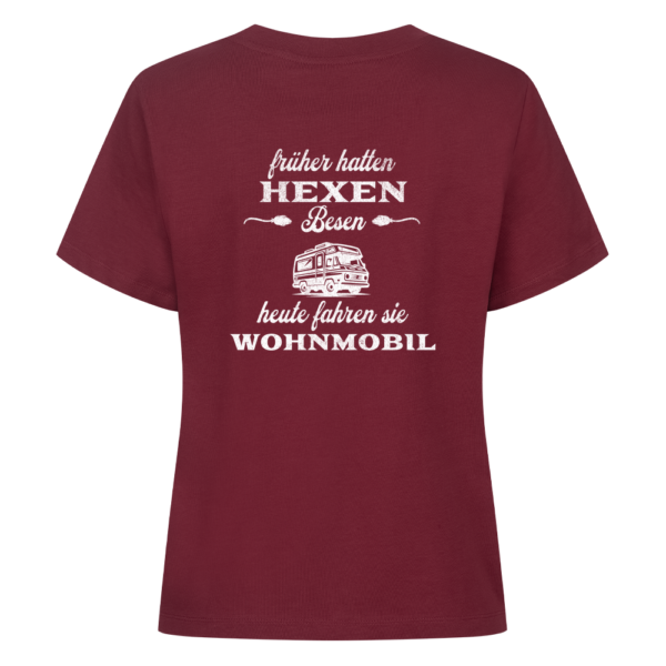 Früher hatten Hexen Besen. Heute fahren sie Wohnmobil - Backprint Shirt für Camperinnen