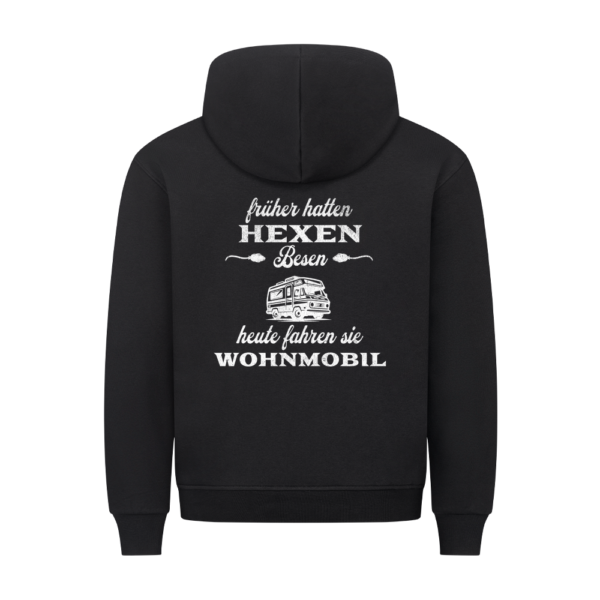 Früher hatten Hexen Besen. Heute fahren sie Wohnmobil - Backprint Hoodie für Camperinnen