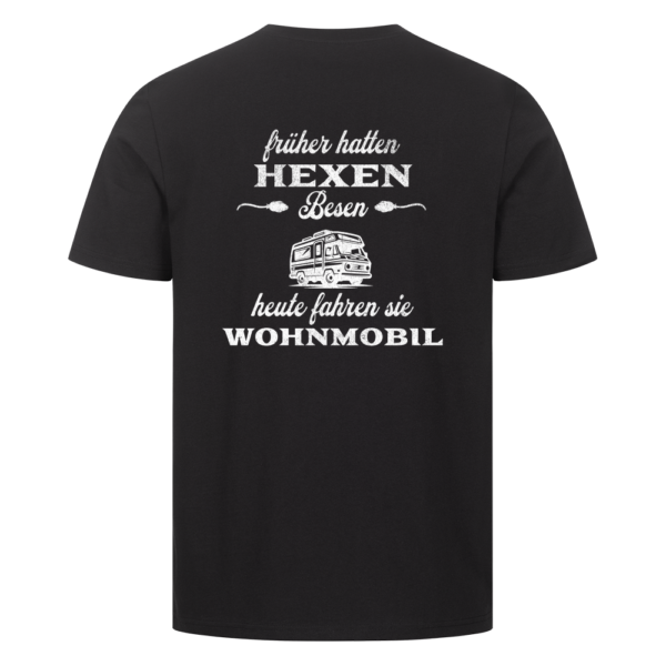 Früher hatten Hexen Besen. Heute fahren sie Wohnmobil - Backprint Shirt für Camper