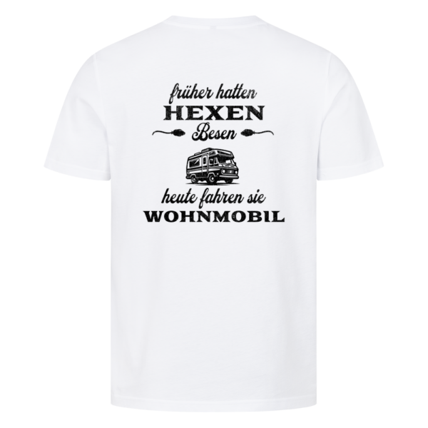 Früher hatten Hexen Besen. Heute fahren sie Wohnmobil - Backprint Shirt für Camper