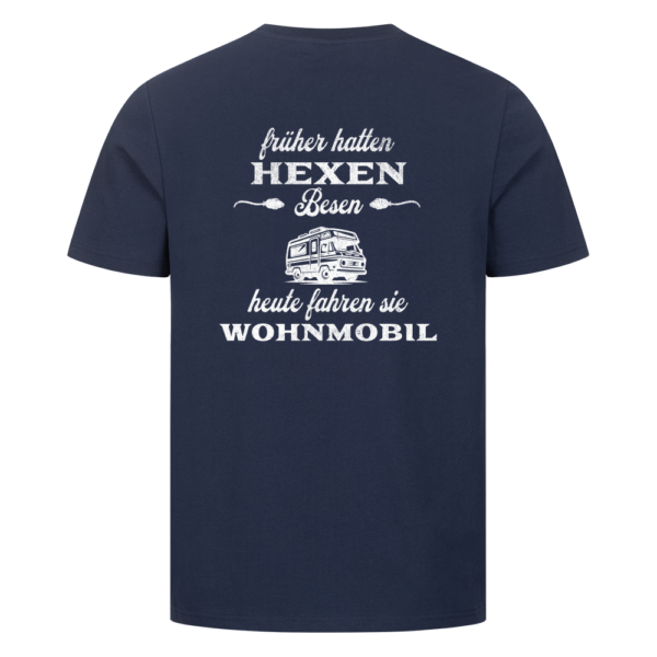 Früher hatten Hexen Besen. Heute fahren sie Wohnmobil - Backprint Shirt für Camper